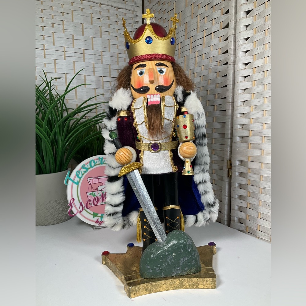 Excellent Condition Bombay 18” King Arthur of Camelot Nutcracker